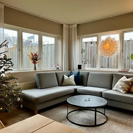 10 Min From Center By Metro & Free Parking *