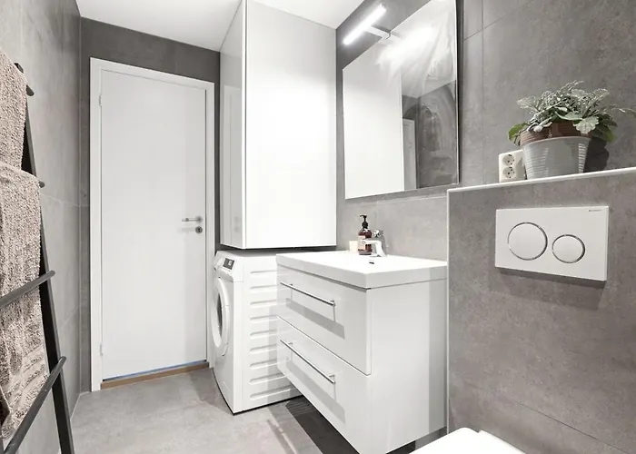 Appartement 10 Min From Center By Metro & Free Parking *