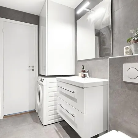 아파트 10 Min From Center By Metro & Free Parking *